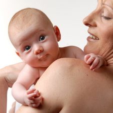Porodné je jednorázová sociální dávka, která se vyplácí při narození prvního nebo druhého dítěte.